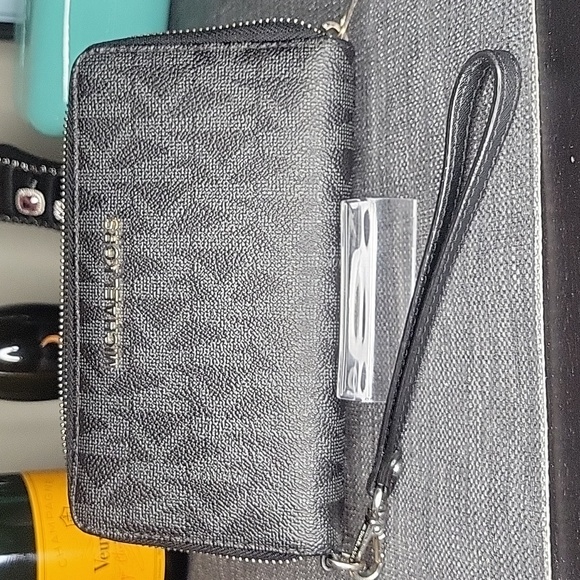 Michael Kors Black Wallet - Picture 1 of 9